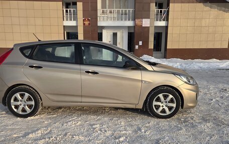 Hyundai Solaris II рестайлинг, 2013 год, 870 000 рублей, 3 фотография