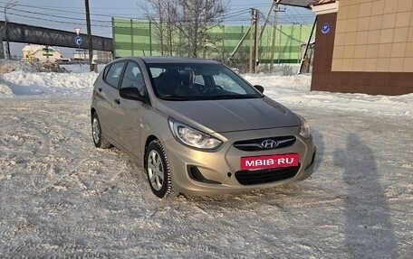 Hyundai Solaris II рестайлинг, 2013 год, 870 000 рублей, 2 фотография