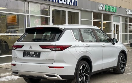 Mitsubishi Outlander, 2023 год, 3 980 000 рублей, 4 фотография