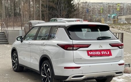 Mitsubishi Outlander, 2023 год, 3 980 000 рублей, 6 фотография