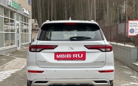 Mitsubishi Outlander, 2023 год, 3 980 000 рублей, 5 фотография