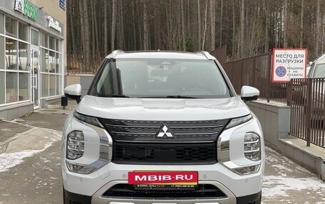 Mitsubishi Outlander, 2023 год, 3 980 000 рублей, 2 фотография