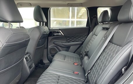 Mitsubishi Outlander, 2023 год, 3 980 000 рублей, 13 фотография