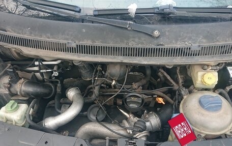 Volkswagen Multivan T5, 2003 год, 850 000 рублей, 15 фотография