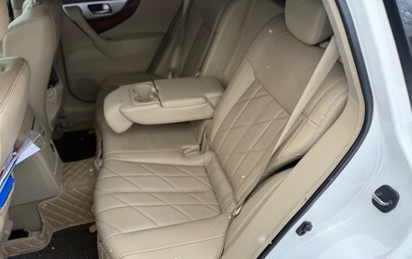 Infiniti QX70, 2014 год, 2 290 000 рублей, 16 фотография