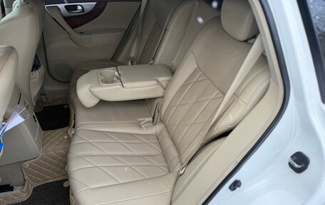 Infiniti QX70, 2014 год, 2 290 000 рублей, 15 фотография