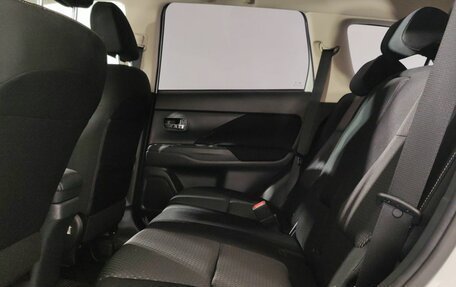 Mitsubishi Outlander III рестайлинг 3, 2022 год, 2 415 000 рублей, 12 фотография