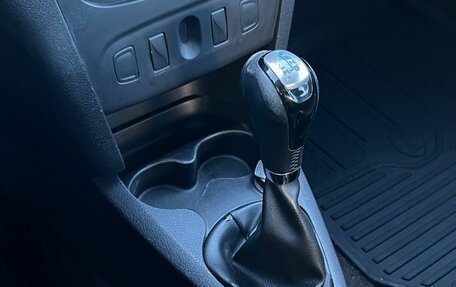 Renault Logan II, 2019 год, 670 000 рублей, 19 фотография