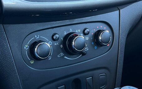 Renault Logan II, 2019 год, 670 000 рублей, 18 фотография