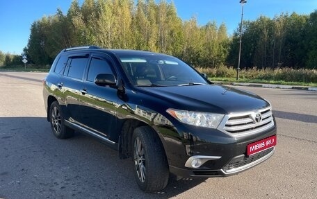 Toyota Highlander III, 2013 год, 2 400 000 рублей, 1 фотография