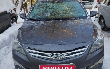 Hyundai Solaris II рестайлинг, 2015 год, 1 000 000 рублей, 1 фотография