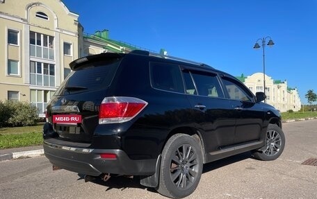 Toyota Highlander III, 2013 год, 2 400 000 рублей, 3 фотография