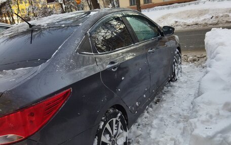 Hyundai Solaris II рестайлинг, 2015 год, 1 000 000 рублей, 3 фотография