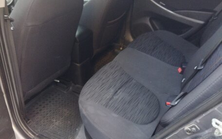 Hyundai Solaris II рестайлинг, 2015 год, 1 000 000 рублей, 8 фотография