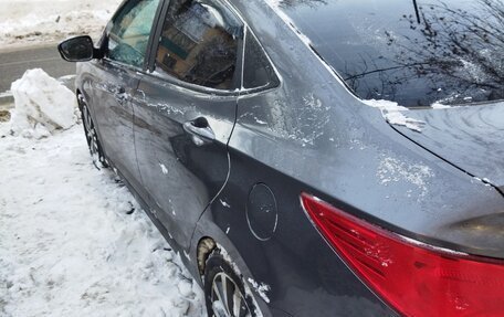 Hyundai Solaris II рестайлинг, 2015 год, 1 000 000 рублей, 2 фотография