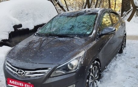 Hyundai Solaris II рестайлинг, 2015 год, 1 000 000 рублей, 5 фотография