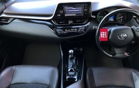 Toyota C-HR I рестайлинг, 2018 год, 2 190 000 рублей, 13 фотография