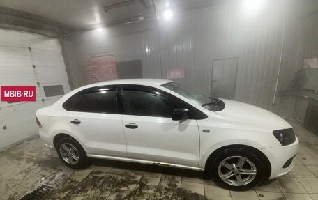 Volkswagen Polo VI (EU Market), 2013 год, 400 000 рублей, 2 фотография