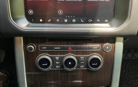 Land Rover Range Rover IV рестайлинг, 2017 год, 5 500 000 рублей, 8 фотография