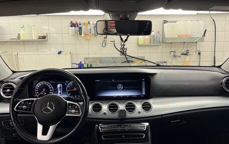 Mercedes-Benz E-Класс, 2019 год, 3 300 000 рублей, 5 фотография