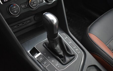 Volkswagen Tiguan II, 2019 год, 1 799 999 рублей, 16 фотография