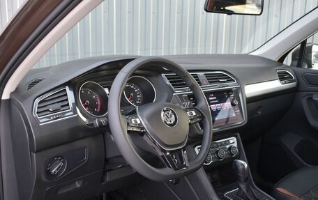 Volkswagen Tiguan II, 2019 год, 1 799 999 рублей, 18 фотография