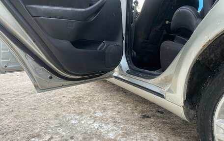 Toyota Avensis III рестайлинг, 2005 год, 525 000 рублей, 5 фотография