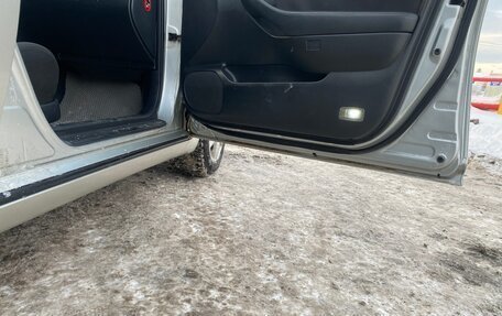 Toyota Avensis III рестайлинг, 2005 год, 525 000 рублей, 2 фотография