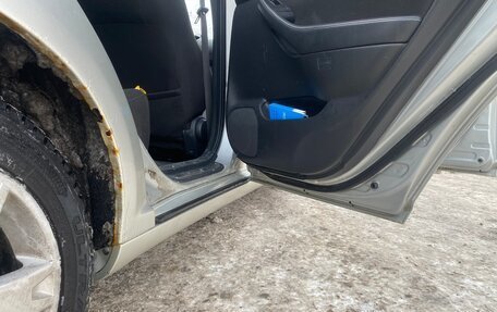 Toyota Avensis III рестайлинг, 2005 год, 525 000 рублей, 3 фотография