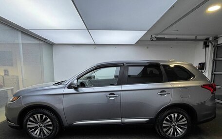 Mitsubishi Outlander III рестайлинг 3, 2019 год, 2 669 000 рублей, 10 фотография