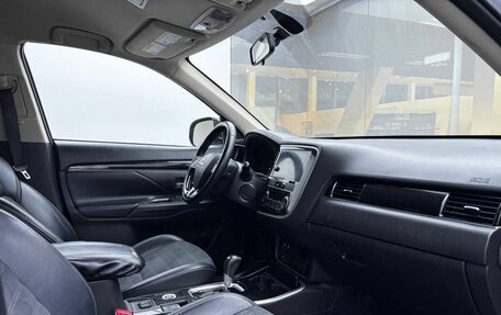 Mitsubishi Outlander III рестайлинг 3, 2019 год, 2 669 000 рублей, 13 фотография