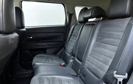 Mitsubishi Outlander III рестайлинг 3, 2019 год, 2 669 000 рублей, 15 фотография