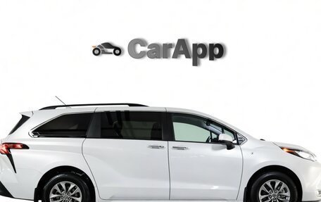 Toyota Sienna, 2021 год, 5 900 000 рублей, 4 фотография