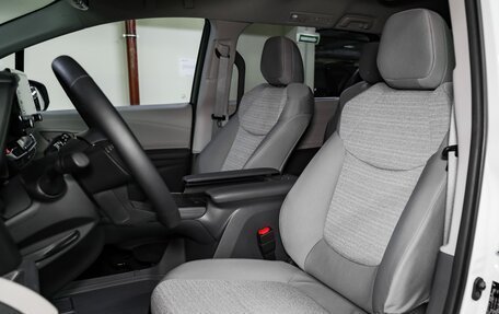 Toyota Sienna, 2021 год, 5 900 000 рублей, 7 фотография