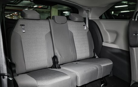 Toyota Sienna, 2021 год, 5 900 000 рублей, 14 фотография