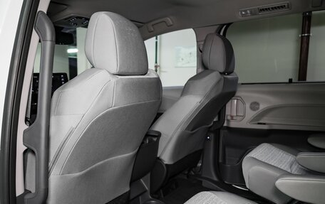 Toyota Sienna, 2021 год, 5 900 000 рублей, 11 фотография