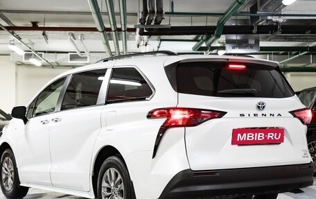 Toyota Sienna, 2021 год, 5 900 000 рублей, 22 фотография