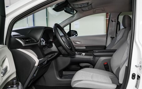 Toyota Sienna, 2021 год, 5 900 000 рублей, 30 фотография