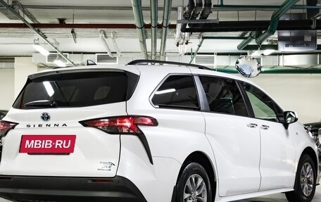 Toyota Sienna, 2021 год, 5 900 000 рублей, 24 фотография