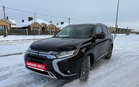 Mitsubishi Outlander III рестайлинг 3, 2019 год, 2 290 000 рублей, 2 фотография