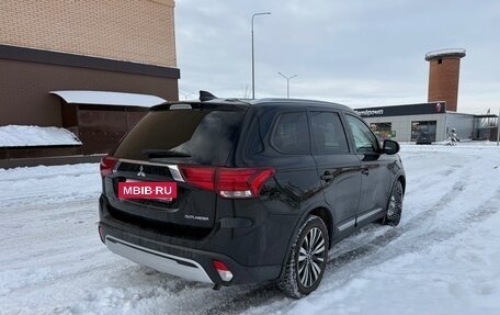 Mitsubishi Outlander III рестайлинг 3, 2019 год, 2 290 000 рублей, 3 фотография