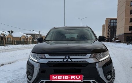 Mitsubishi Outlander III рестайлинг 3, 2019 год, 2 290 000 рублей, 5 фотография