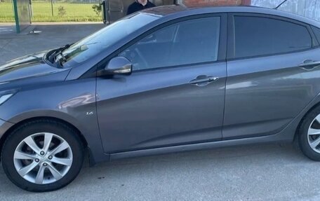 Hyundai Solaris II рестайлинг, 2012 год, 750 000 рублей, 2 фотография