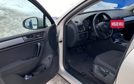 Volkswagen Touareg III, 2011 год, 1 850 000 рублей, 13 фотография