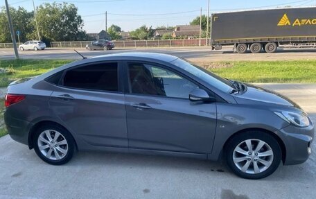 Hyundai Solaris II рестайлинг, 2012 год, 750 000 рублей, 3 фотография