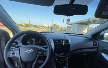 Hyundai Solaris II рестайлинг, 2012 год, 750 000 рублей, 5 фотография