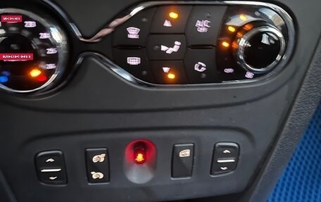 Renault Sandero II рестайлинг, 2016 год, 880 000 рублей, 13 фотография