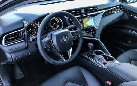 Toyota Camry, 2018 год, 2 750 000 рублей, 3 фотография