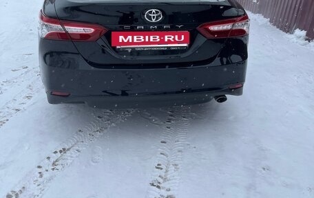 Toyota Camry, 2018 год, 2 750 000 рублей, 5 фотография