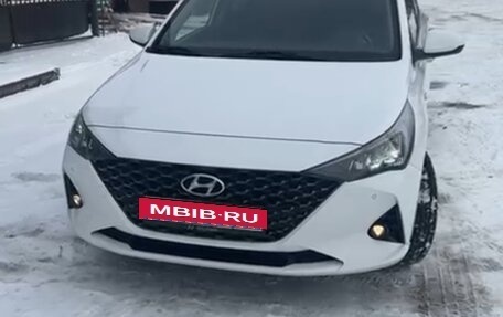 Hyundai Solaris II рестайлинг, 2021 год, 1 850 000 рублей, 1 фотография